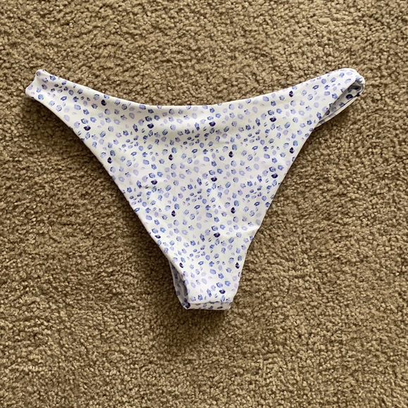 Purple bikini - Picture 3 of 3